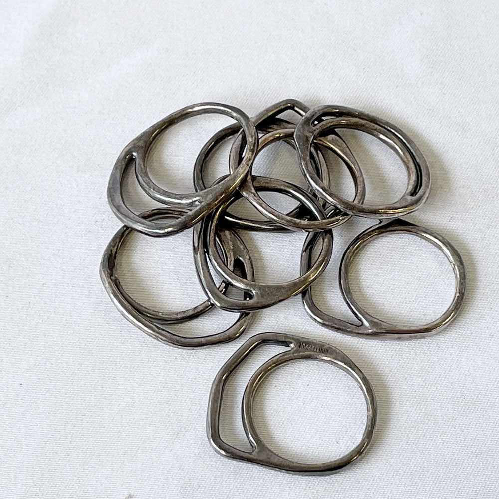 【用賀店】イオッセリアーニ IOSSELLIANI クラシックコレクション CLASSIC COLLECTION アルバ Alba 8連リング スタックリング パズルリング シルバー925 約13号 買取させていただきました。