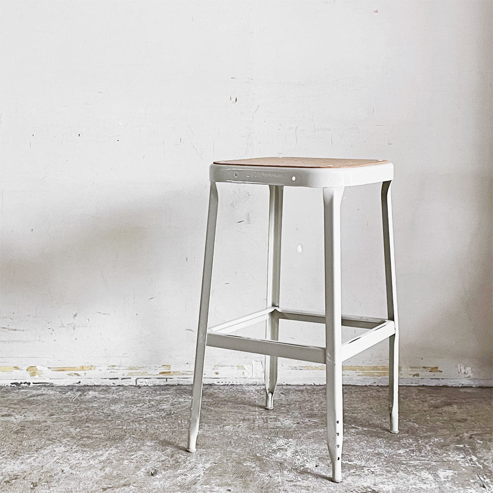 【自由が丘店】 リオン LYON ファクトリー スツール FACTORY STOOL Lサイズ プレスウッドシート パシフィックファニチャーサービス P.F.S取扱 買取させていただきました。