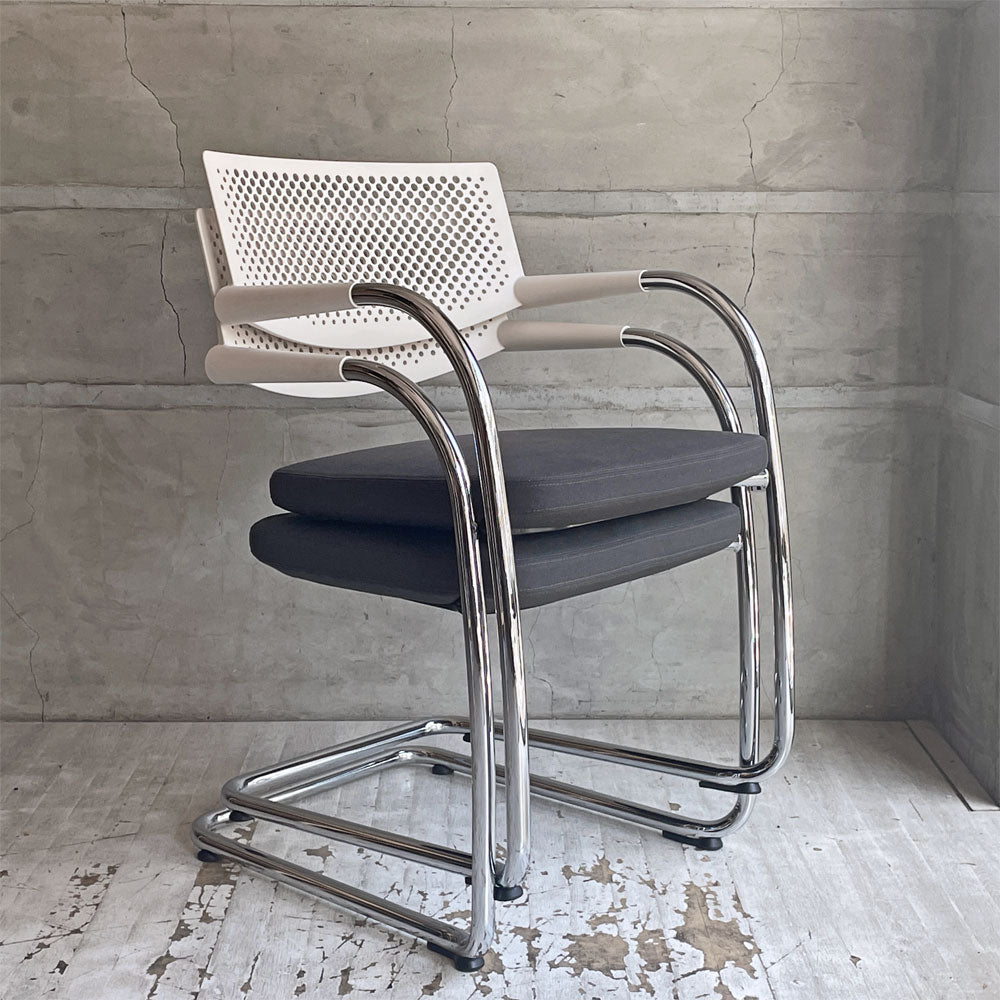【学芸大学店】ヴィトラ vitra ビザビ2 Visavis2 アームチェア デスクチェア ホワイト/グレー カンティレバー スタッキング可能 アントニオ・チッテリオ 買取させていただきました。