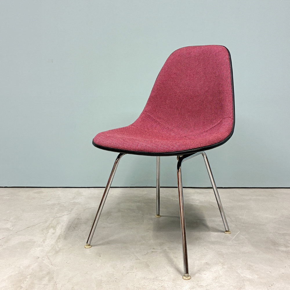 【経堂店】ハーマンミラー Herman Miller モダンファニチャーセールス サイドシェルチェア アプホルスター 張替え済み Hベース C&Rイームズ 買取させていただきました。