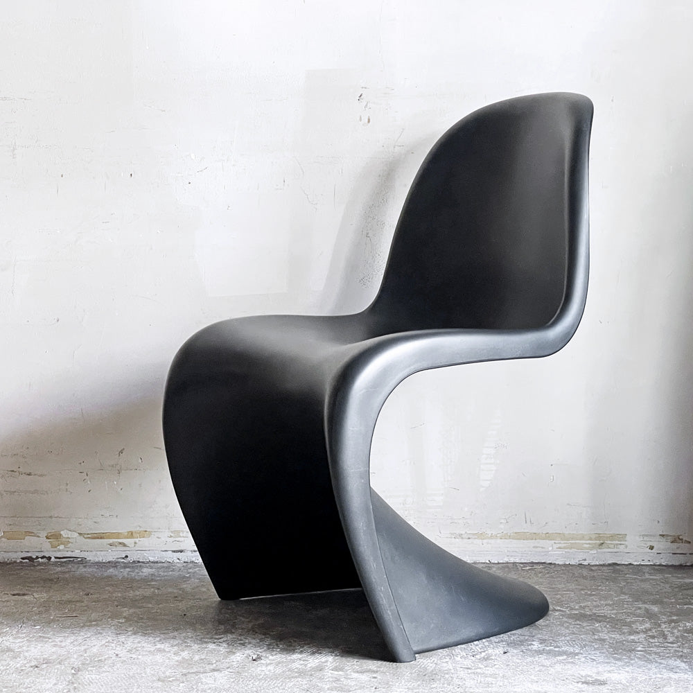 【自由が丘店】ヴィトラ vitra パントンチェア ダイニングチェア スタッキングチェア ディープブラック ヴェルナー・パントン Panton ミッドセンチュリー スペースエイジ 買取させていただきました。