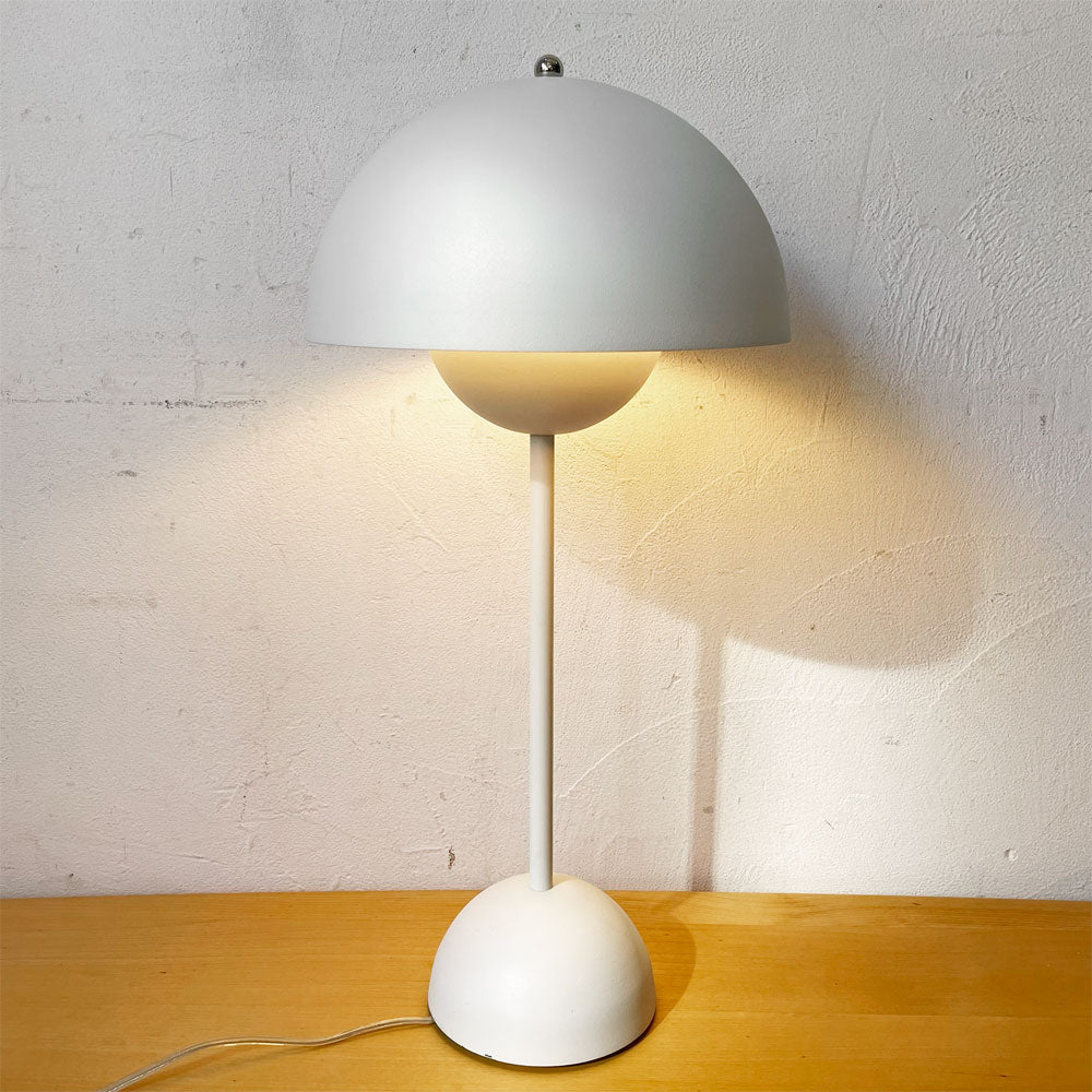 【下北沢店】ゼロ ワン ZERO ONE テーブルライト テーブルランプ フラワーポッドスタイル ホワイト リプロダクト 買取させていただきました。