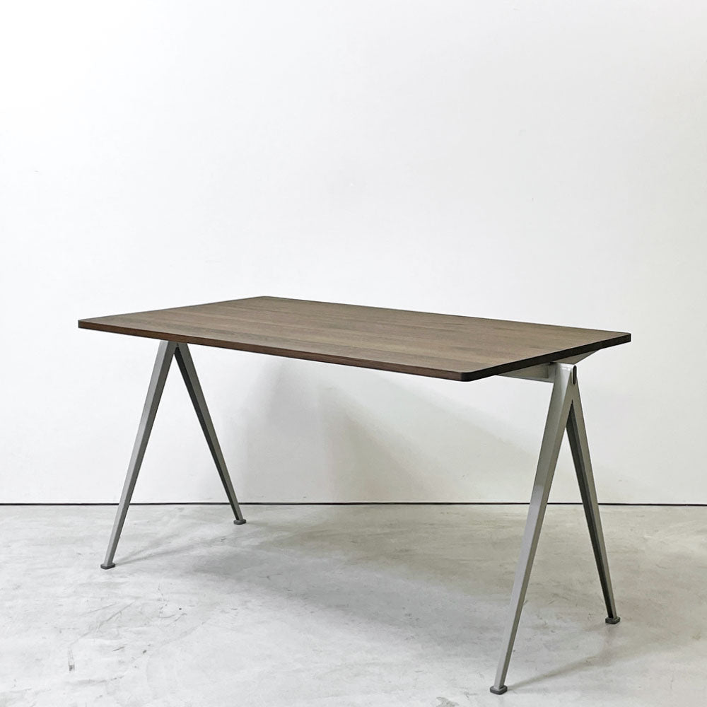 【祖師ヶ谷大蔵店】ヘイ HAY ピラミッド テーブル PYRAMID TABLE スモークドオーク コンパスレッグ スチール ベージュ W140cm オランダ インダストリアルデザイン 箱付き 未使用品 買取させていただきました。