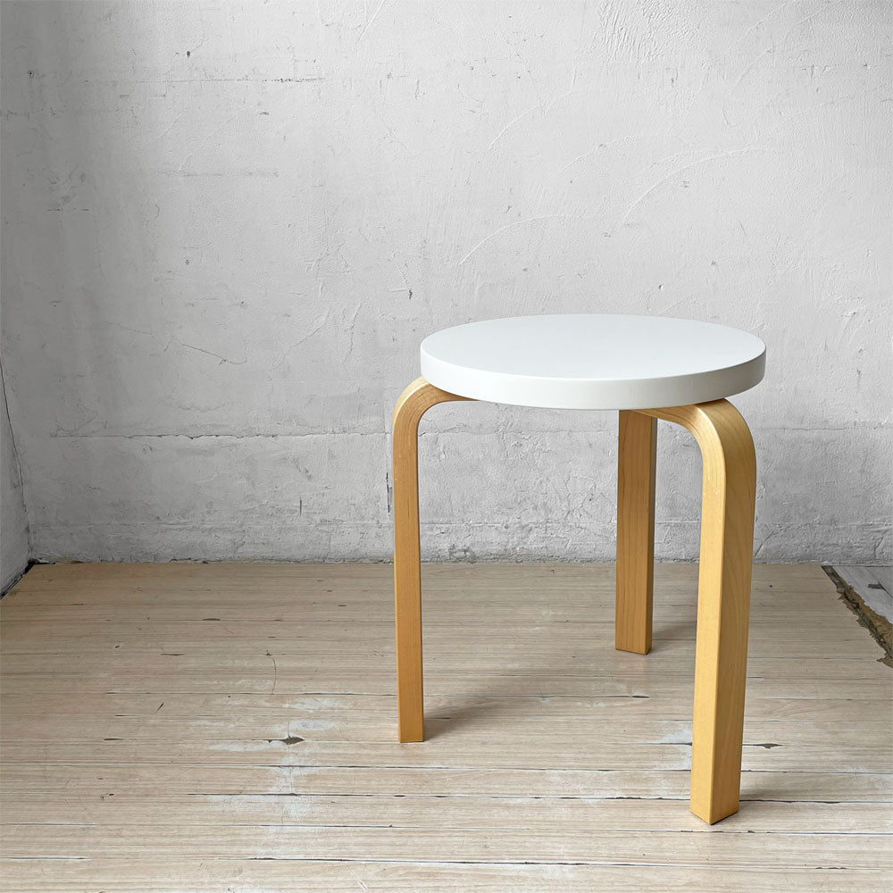 【下北沢店】アルテック artek スツール60 Stool60 スツール 3本脚 ホワイトラッカー アルヴァ・アアルト 北欧家具 定価￥48,400  買取させていただきました。
