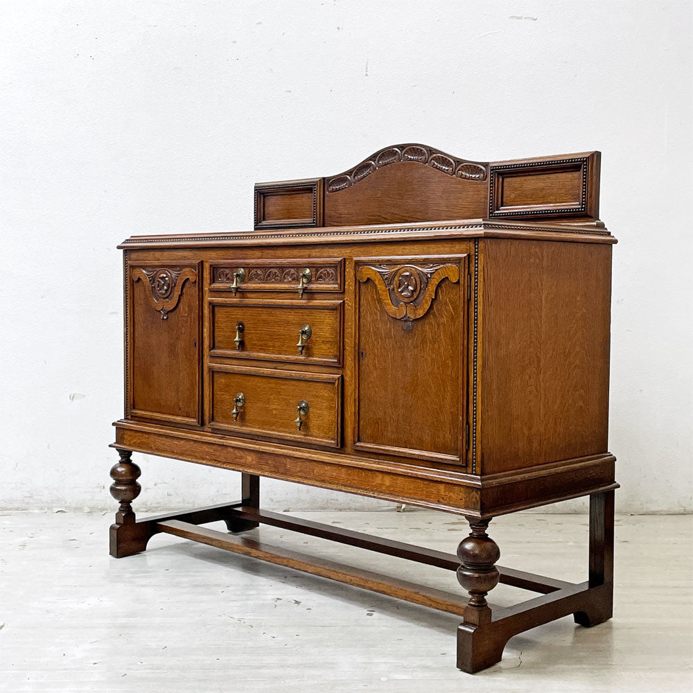 【祖師ヶ谷大蔵店】UKビンテージ UK Vintage オーク材 サイドボード 3ドロワー 2ドア バルボスレッグ 英国家具 アンティーク 鍵欠品 買取させていただきました。