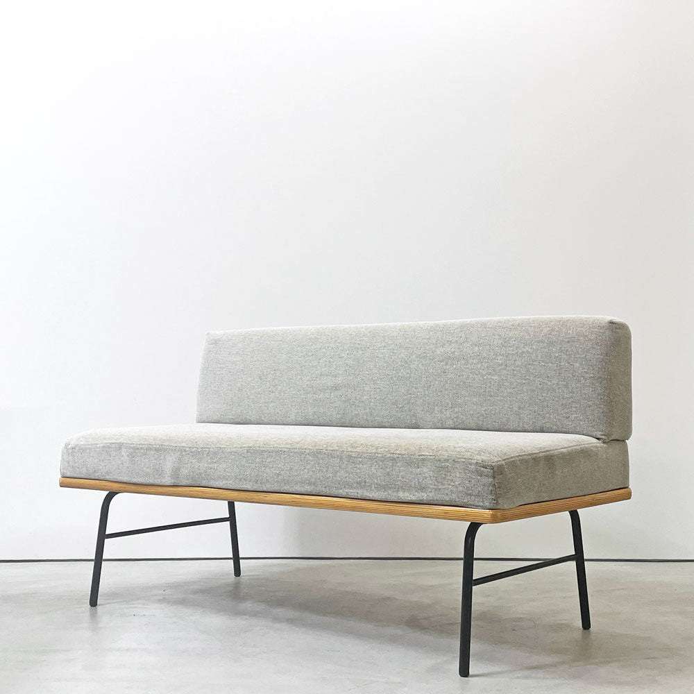 【祖師ヶ谷大蔵店】ウニコ unico ファニート ベンチ FUNEAT bench 鉄脚 オーク材 × スチールレッグ カバーリング W125cm カフェスタイル 買取させていただきました。