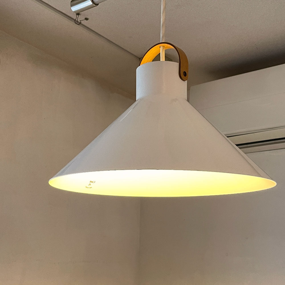 【経堂店】クラスカ CLASKA Gallery & Shop DO アトリエランプ ホワイト ペンダントライト アルミニウムシェード プライウッド 北欧デザイン 買取させていただきました。