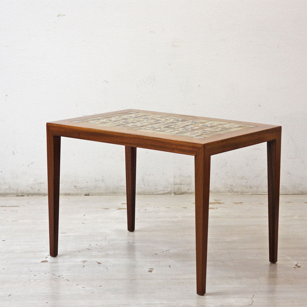 【祖師ヶ谷大蔵店】ハスレヴ Haslev Moblefabrik × ロイヤルコペンハーゲン Royal Copenhagen バッカ Baca タイルトップ コーヒーテーブル ローズウッド材 北欧ビンテージ 買取させていただきました。