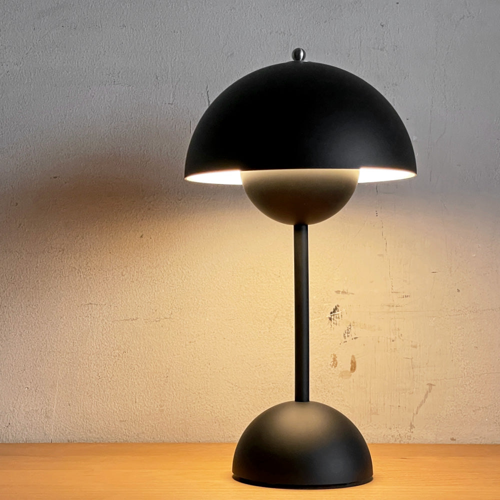 【自由が丘店】アンドトラディション &Tradition フラワーポット ポータブル Flowerpot VP9 テーブルランプ マットブラック ヴェルナー・パントン 箱付 デンマーク 北欧照明 買取させていただきました。