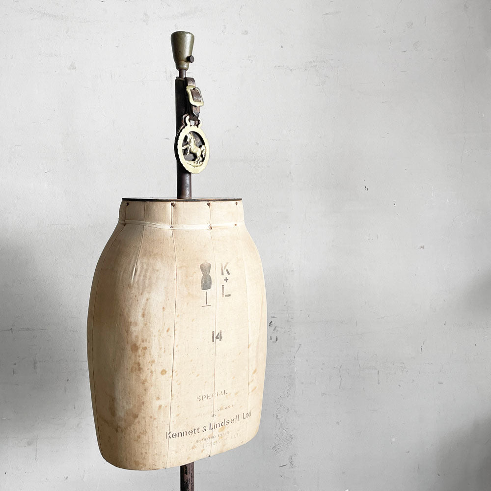 【自由が丘店】ケネットアンドリンゼル kennett & lindsell ビンテージ トルソー Lower body 昇降機能 キャスター付き 店舗什器 英国 買取させていただきました。