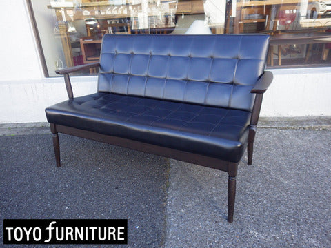 東洋ファニチャー TOYO FURNITURE レトロモダン レザーソファ  『 どこか懐かしい落ち着いた空気感 』　【買取と販売とレンタルのお店】
