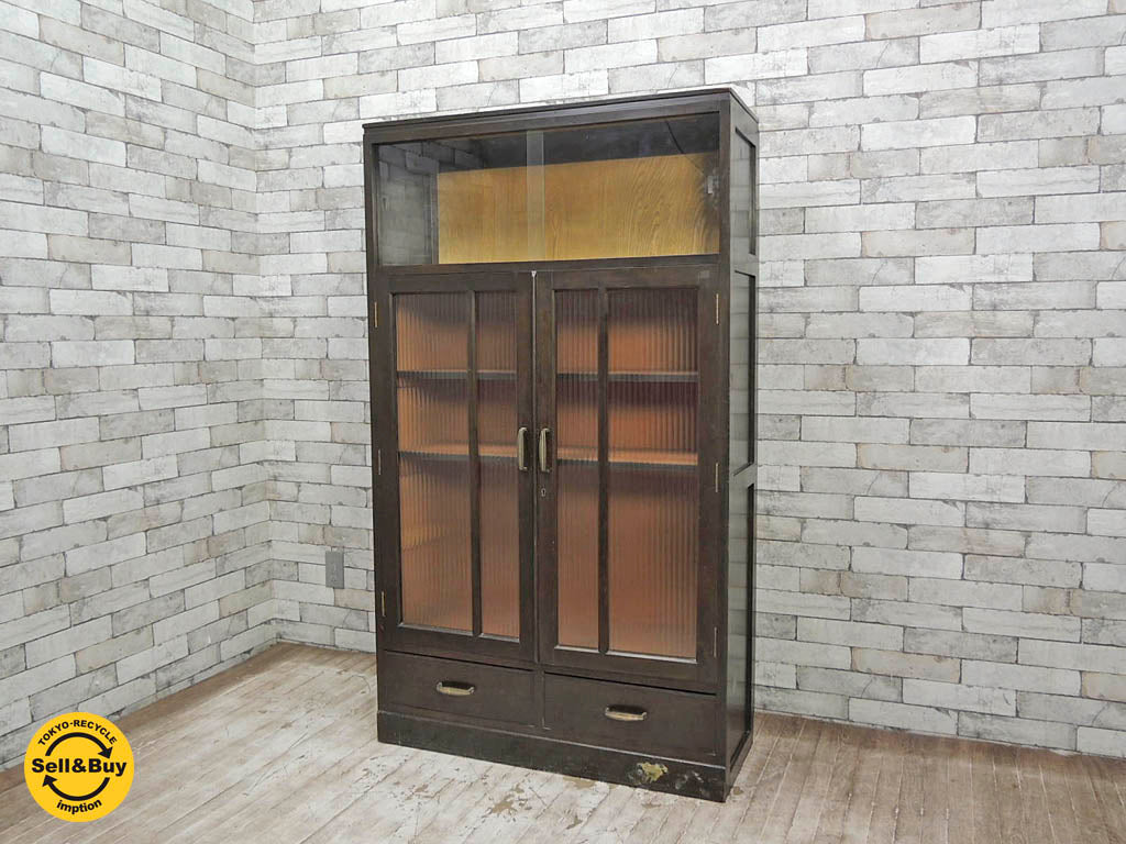 古い モールガラスの書棚 本棚 食器棚 木味 ビンテージ 中古品 買い取りしました。祖師ヶ谷大蔵店 出張買取もお任せ下さい。