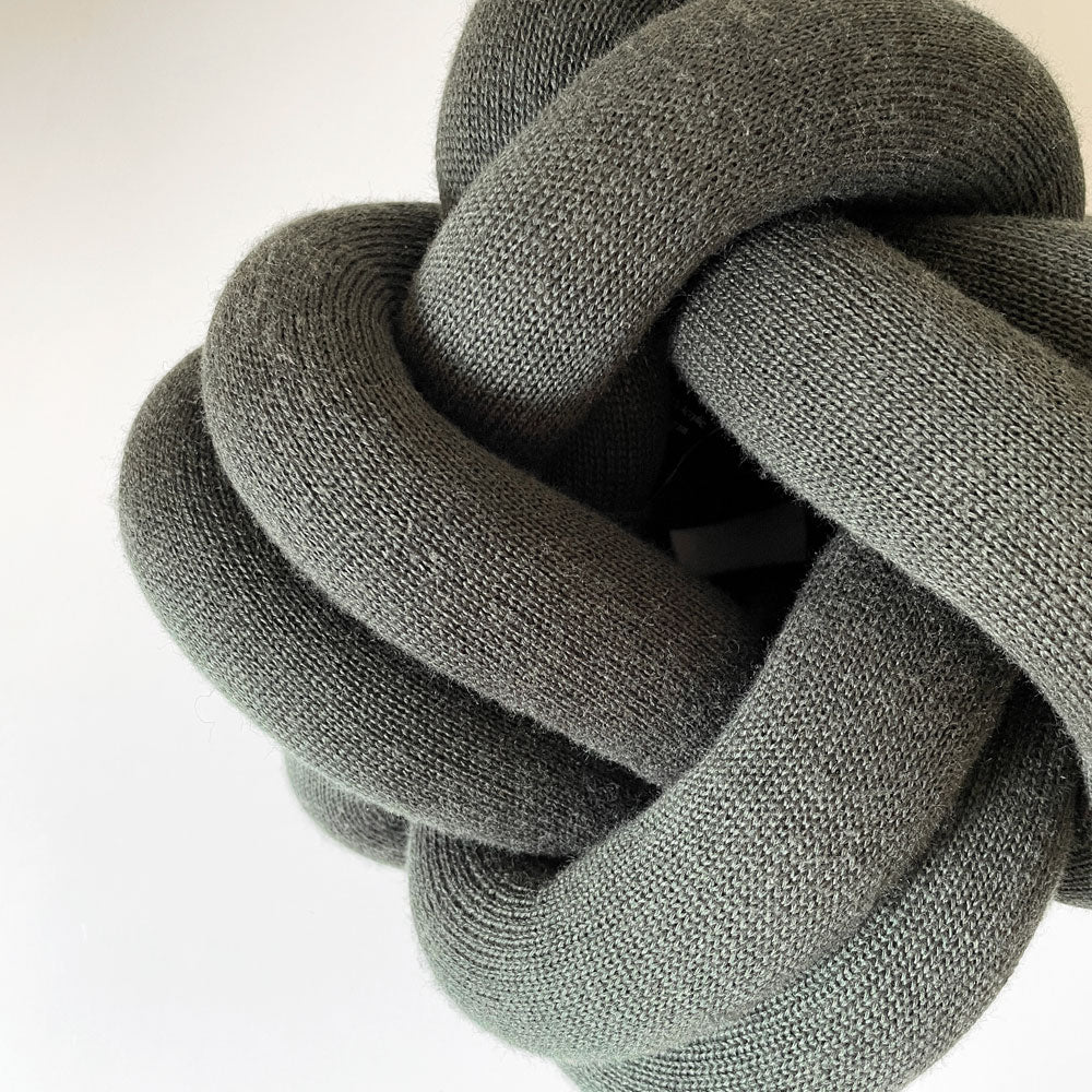 【経堂店】デザインハウスストックホルム DESIGN HOUSE Stockholm ノットクッション Knot Cushion フォレストグリーン 定価￥19,800- 買取させていただきました。