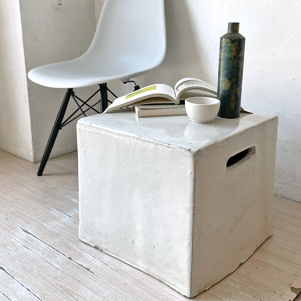 ジェルバゾーニ GERVASONI インアウト41 サイドテーブル Inout41 Side Table コーヒーテーブル スツール コンクリート パオラ・ナヴォーネ イタリア ～ずっしり重いけど可愛い、謎の存在感テーブル～