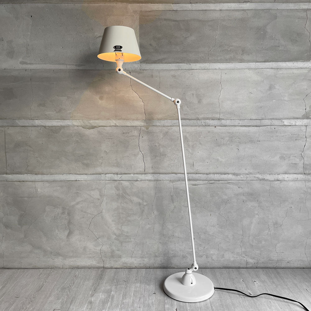 【学芸大学店】ジェルデ jielde エイクラ― AICLER AIC833 フロアランプ FLOOR LAMP ストレートシェード  Straight Shade ホワイト フロアライト 間接照明 インダストリアル フランス ♪ 買取させていただきました。