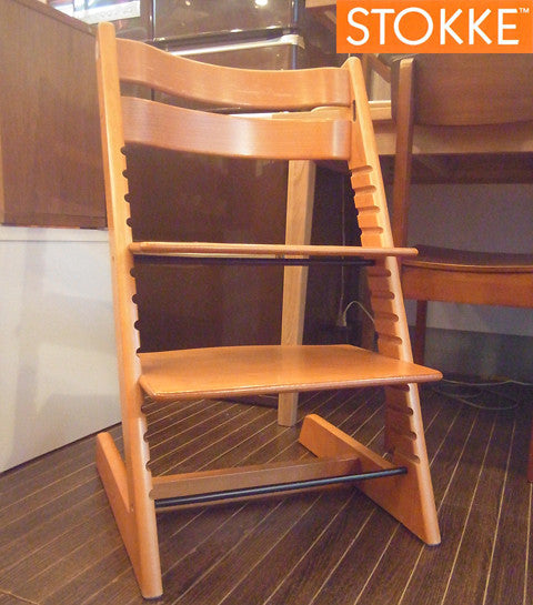 子供の成長に合わせて長～く使える～北欧 STOKKE/ストッケ トリップトラップチェア  チェリーカラー【買取＆販売＆レンタル】