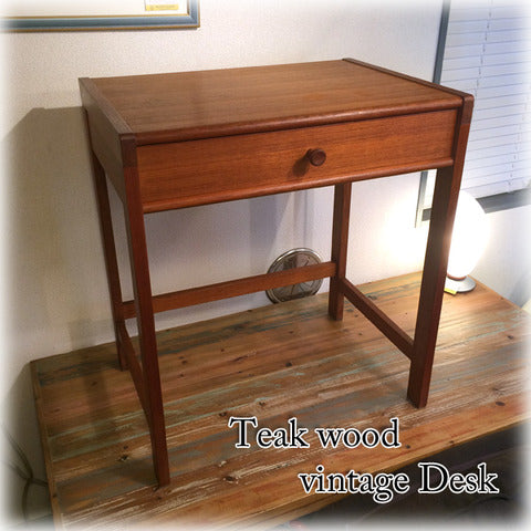 ◎経堂店 コンパクトなデザインから溢れるチークの魅力 ～ チーク材 vintage ビンテージ デスク 幅63cm 【買取と販売とレンタルのお店】