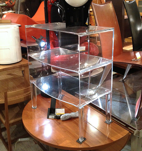 古のゴーストが囁く現代素材の家具～Kartell/カルテル　ゴーストバスター　フィリップ・スタルク