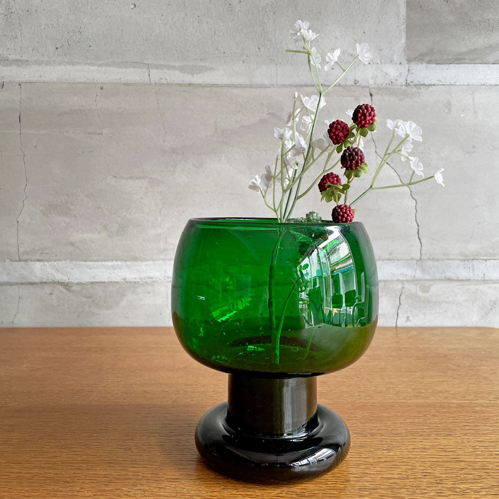 【学芸大学店】ヌータヤルヴィ NUUTAJARVI サルガッソ Sargasso N420 フラワーベース 花瓶 グリーン ガラス カイ・フランク ビンテージ♪ 買取させていただきました。