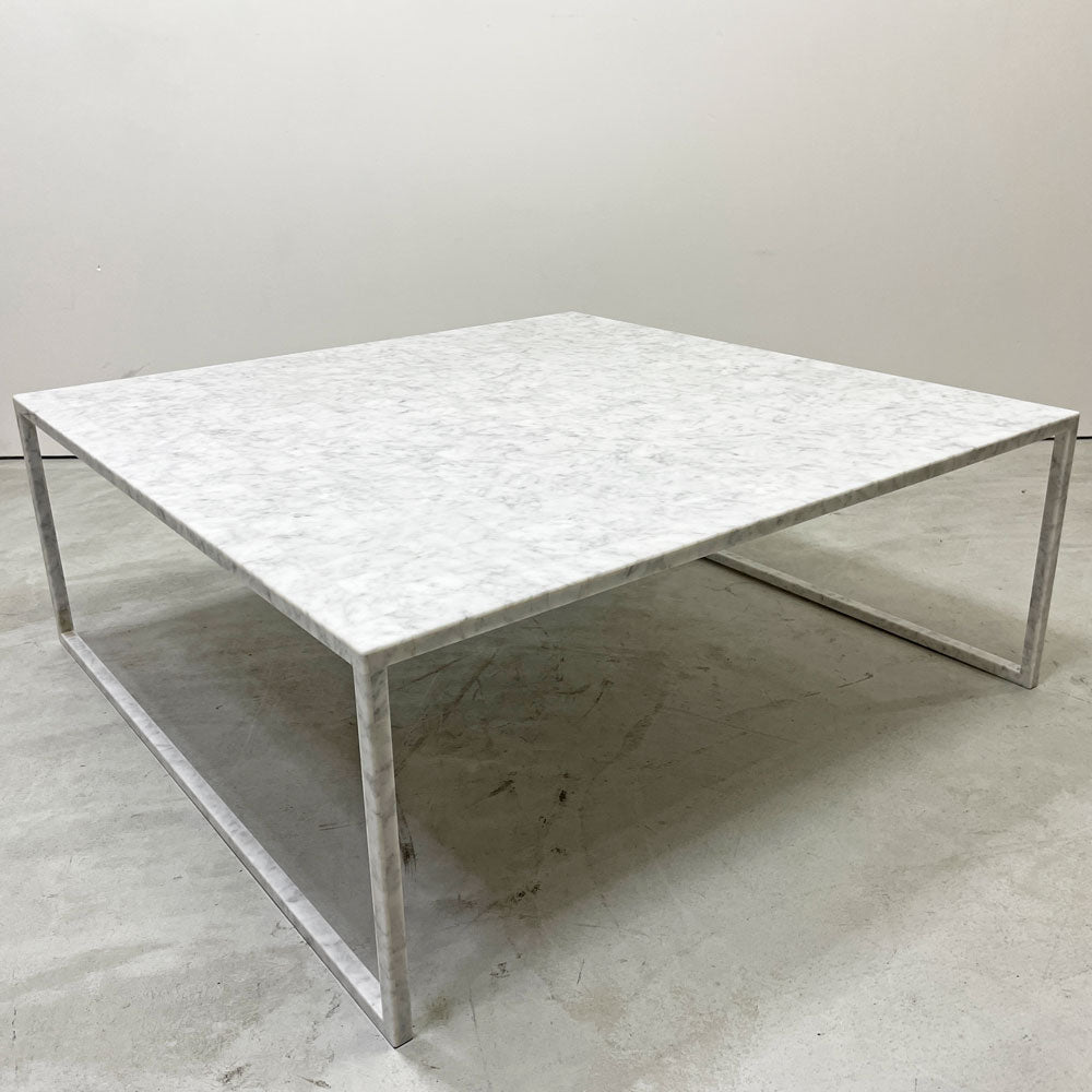 【祖師ヶ谷大蔵店】エ インテリアズ è interiors バイ インテリアズ by interiors ビーケーテーブル BK TABLE センターテーブル ローテーブル スクエア 大理石 モダンデザイン 定価￥228,800- 買取させていただきました。