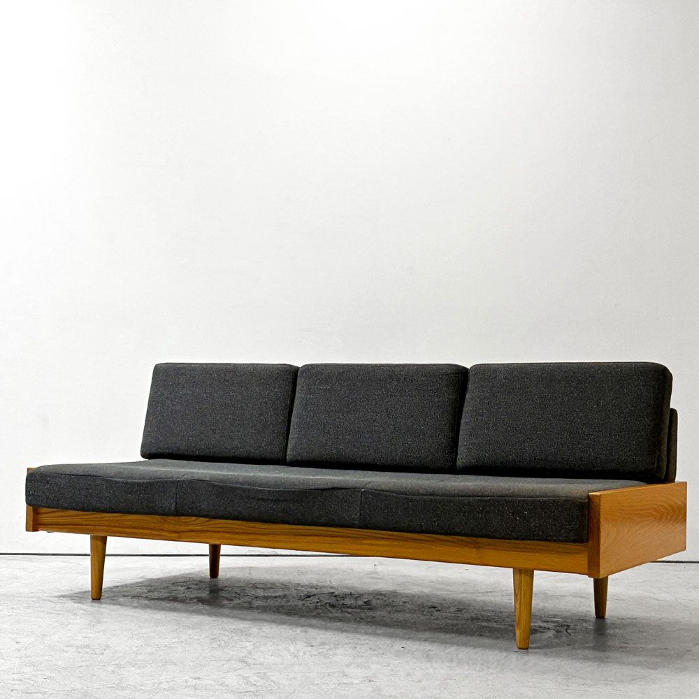 【祖師ヶ谷大蔵店】グラフ graf × 相合家具 SOGO adシリーズ デイベッドソファ L DAY BED SOFA ホワイトアッシュ材 ヘリンボーンファブリック グレー 北欧スタイル 定価 308,000円 買取させていただきました。