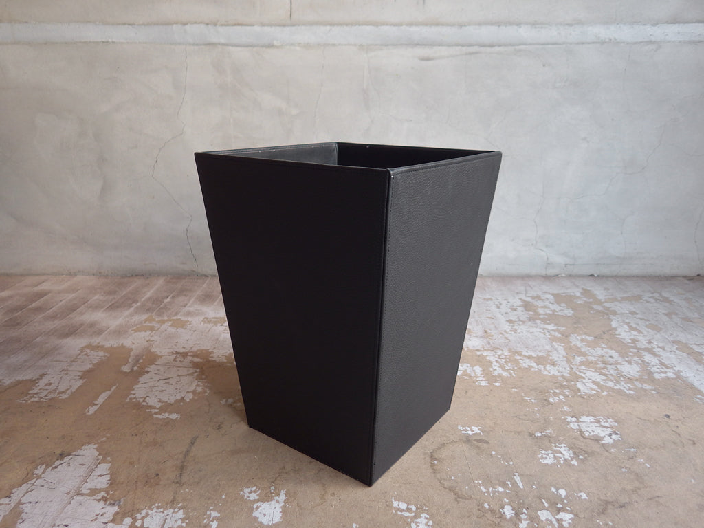 カッシーナイクスシー Cassina IXC. レザー ダストボックス ブラック 牛革 モダンデザイン イタリア 中古品 買い取りしました。