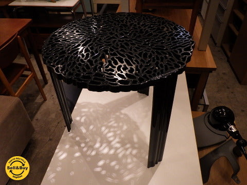カルテル Kartell T-Table サイドテーブル Black パトリシア・ウルキオラ ～ 無機質な素材感から植物を連想させる素敵なデザイン 【買取と販売とレンタルのお店】