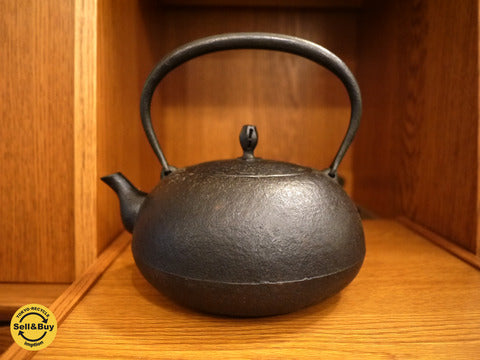 南部鉄器 釜定工房 鉄瓶 新珠/肌 伝統工芸品 定価￥34,560- ～新しい宝の名を持つ美しき鉄瓶【買取りと販売とレンタルのお店】