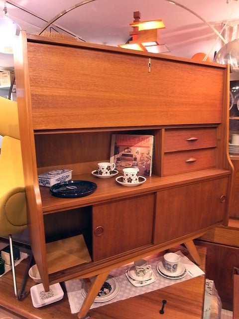 古き良きデンマークの香りを感じて～ Denmark Vintage/デンマーク ヴィンテージ　チークウッド カップボード【買取と販売とレンタルのお店】