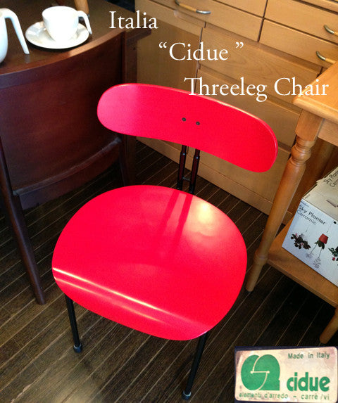 高いデザイン製とモダンスタイル～イタリア Cidue社 Three Leg Chair イタリアンレッド サイドチェア【買取＆販売＆レンタル】