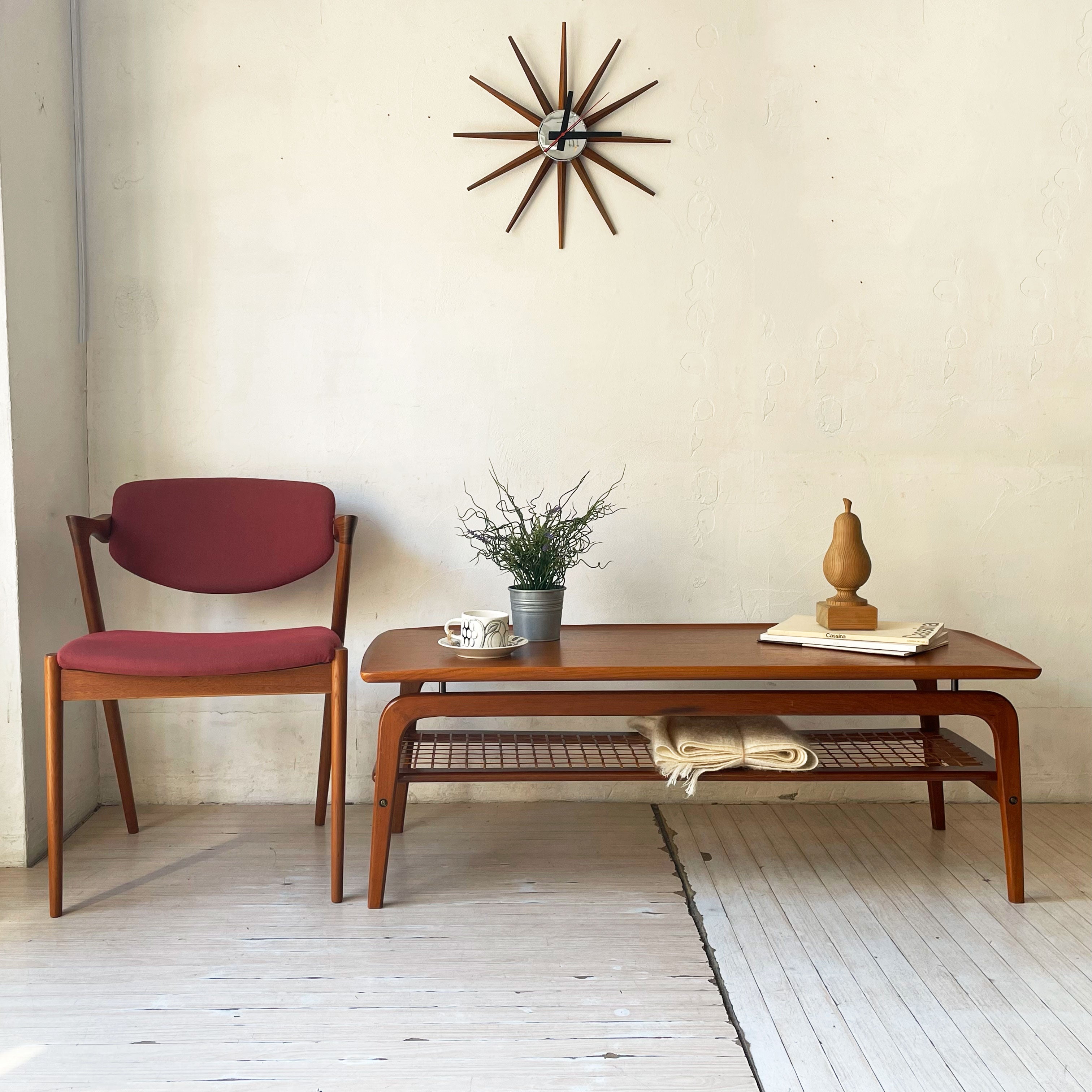 【下北沢店】北欧ビンテージ チーク材 コーヒーテーブル センターテーブル ローテーブル マガジンラック付き ラタン編み 買取させていただきました。