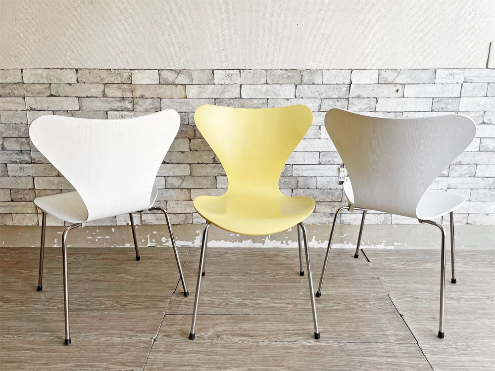 フリッツハンセン Fritz Hansen セブンチェア カラードアッシュ ホワイト ＆ ライトイエロー 3脚 アルネ・ヤコブセン Arne Jacobsen スタッキングチェア デンマーク 北欧家具 中古品 買い取りしました。