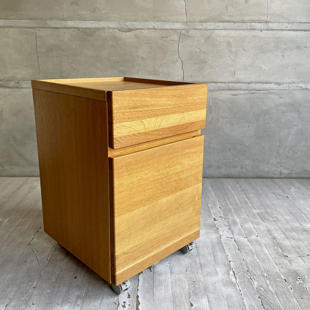 【学芸大学店】無印良品 MUJI デスクキャビネット デスクワゴン 袖机 オーク無垢材 トレー リバーシブル天板 キャスター付き ナチュラル 廃番 買取させていただきました。