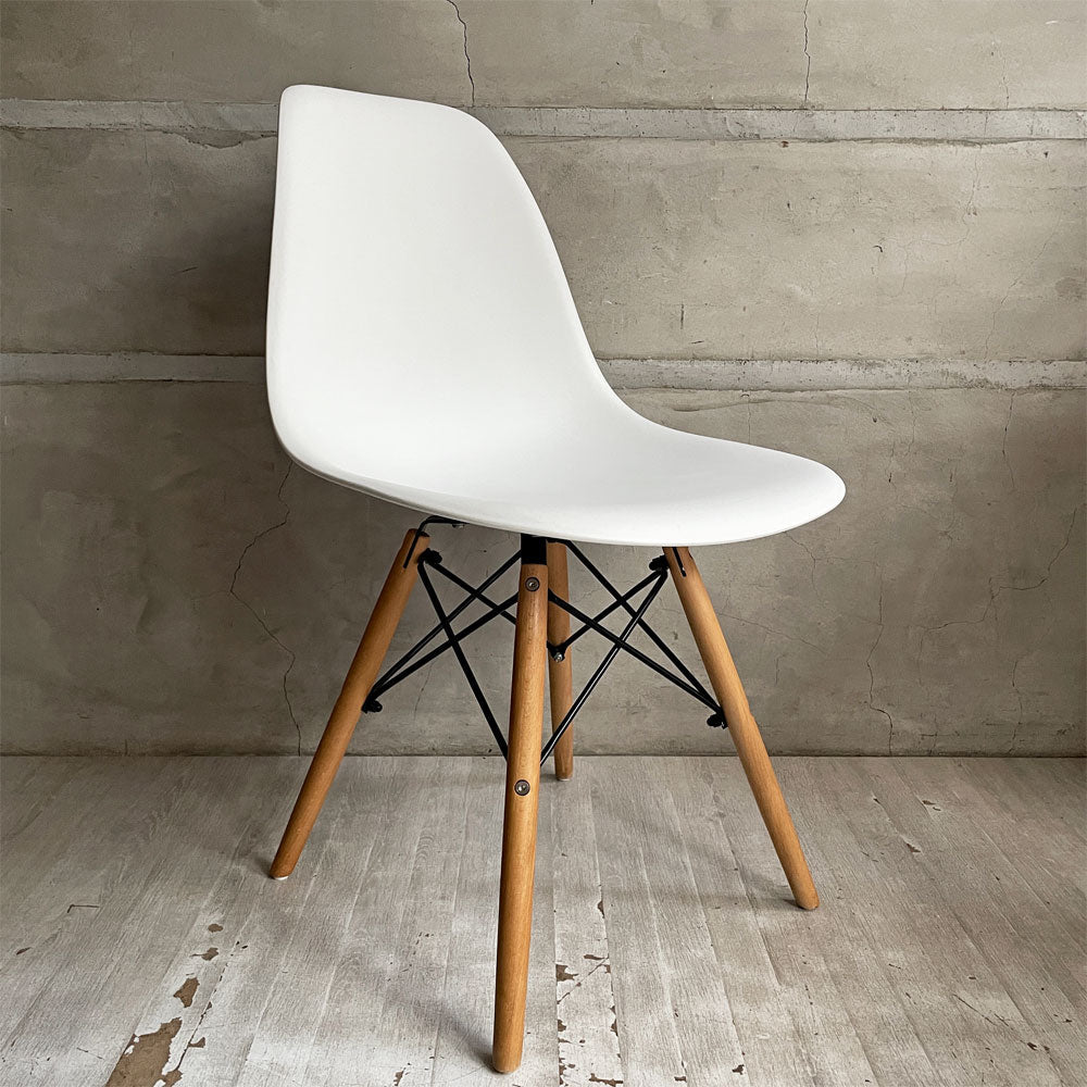 【学芸大学店】サイドシェルチェア ポリプロピレン ドゥエルレッグ ホワイト ミッドセンチュリー C&R イームズ リプロダクト品  買取させていただきました。