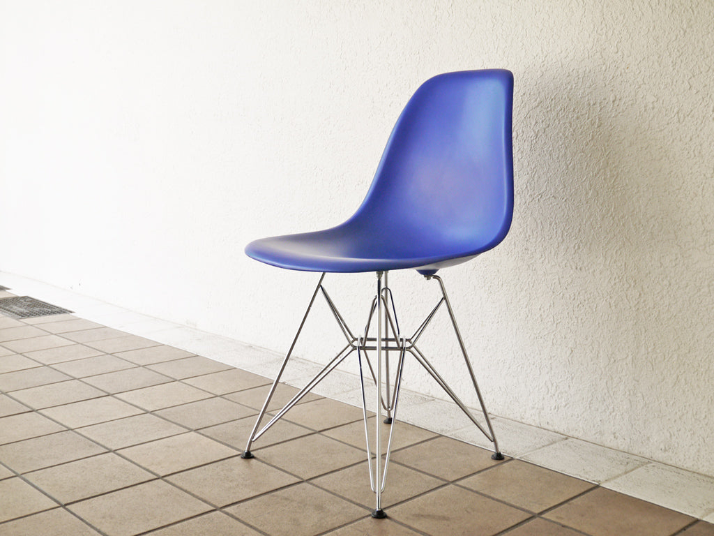 ヴィトラ Vitra サイドシェルチェア エッフェルベース ポリプロピレン製 ブルー C&R イームズ ミッドセンチュリーデザイン 中古品 買い取りしました。
