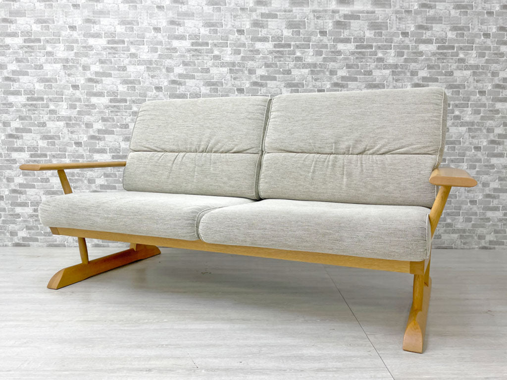 飛騨産業 HIDA カヤ2 KAYA2 2人掛けソファ アーム付き レッドオーク材 ファブリック クレオベージュ IDC大塚取り扱い   中古品 買い取りしました。