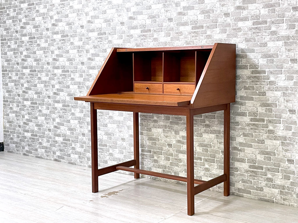 北欧ビンテージ Scandinavian Vintage チーク材 ライティングビューロー スウェーデン 抽斗2杯 シェルフ 中古品 買い取りしました。