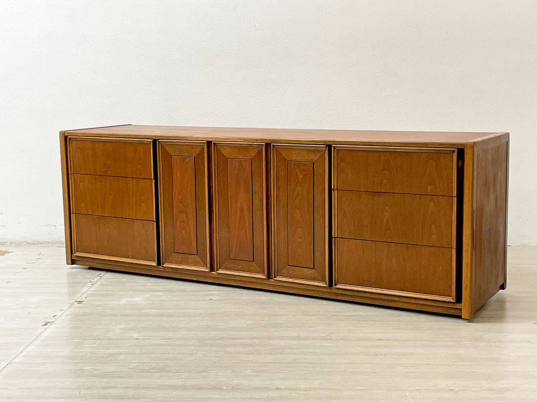 USビンテージ Vintage ウォールナット材 × オーク材 サイドボード キャビネット W182cm 折れ戸 キャスター付き ミッドセンチュリー 中古品 買い取りしました。