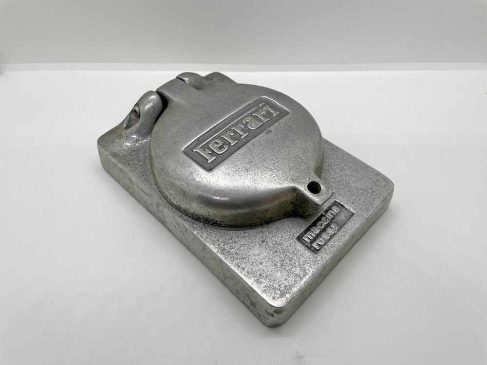 マッキナ・ロッサ macchina rossa フェラーリ Ferrari アルミダイキャスト 灰皿 給油口 ビンテージ 中古品 買い取りしました。
