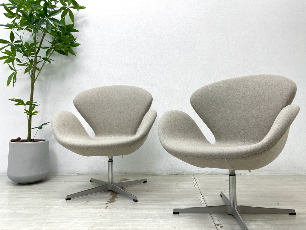 スワンチェア SWAN CHAIR ラウンジチェア アルネ・ヤコブセン Arne Jacobsen ベージュ系 ファブリック オートターン リプロダクト デンマークデザイン 2脚 中古品 買い取りしました。