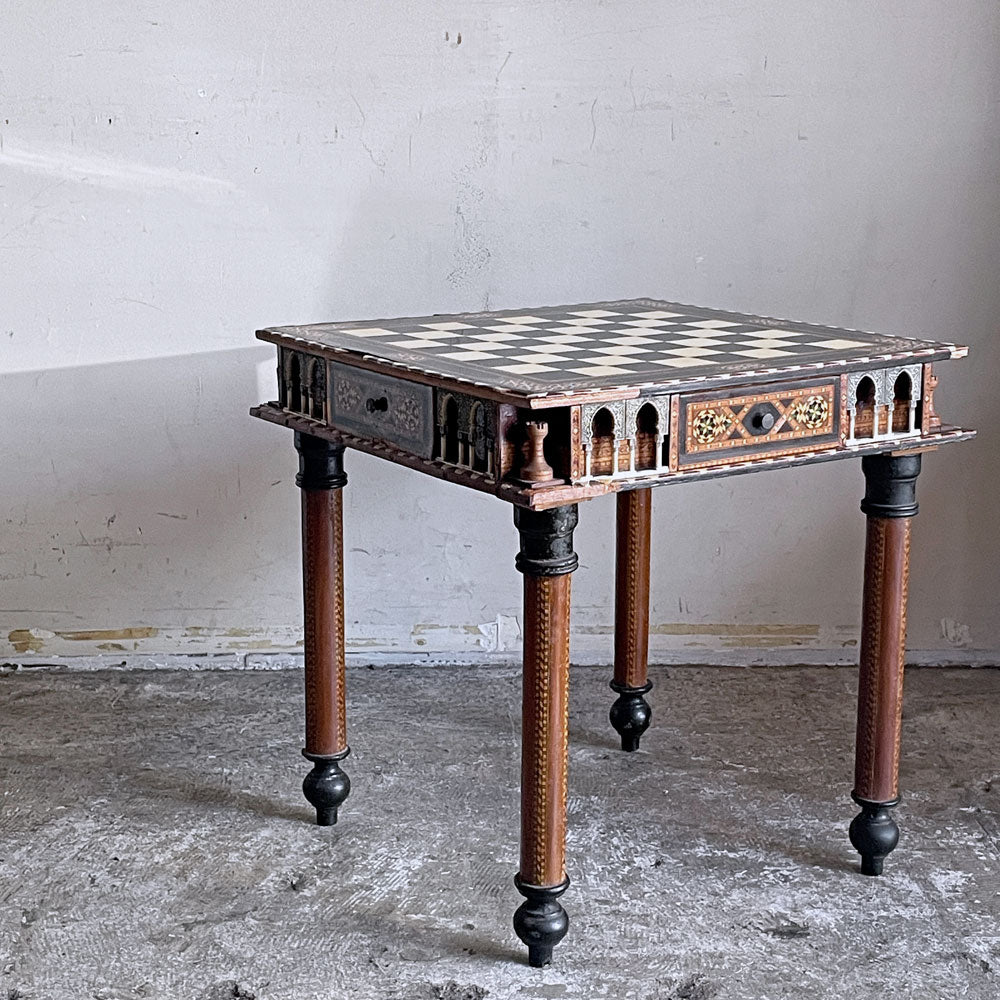 【自由が丘店】ヨーロピアンビンテージ European Vintage チェステーブル サイドテーブル 象嵌 駒付き 買取させていただきました。