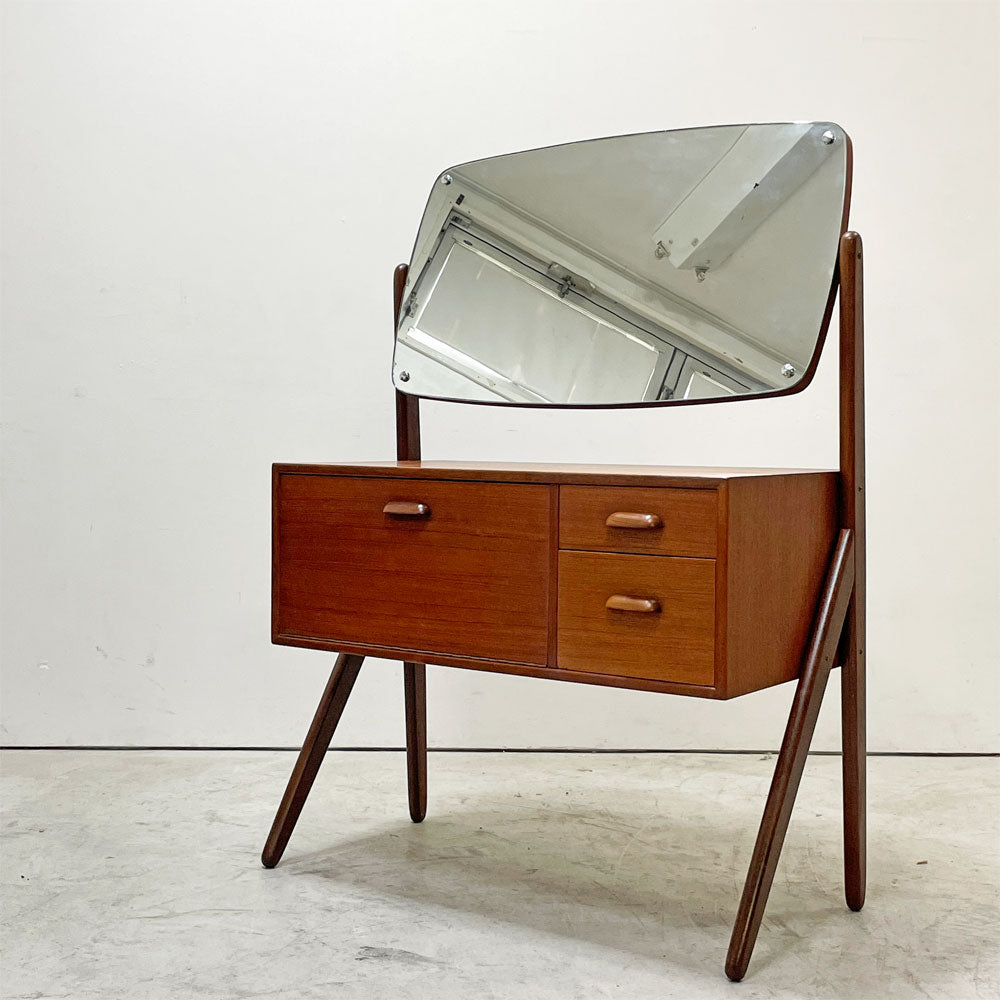 【祖師ヶ谷大蔵店】オルホルム モーベルファブリック Ølholm Møbelfabrik チーク材 ドレッシングチェスト ドレッサーミラー デンマーク 北欧ビンテージ 60S 買取させていただきました。