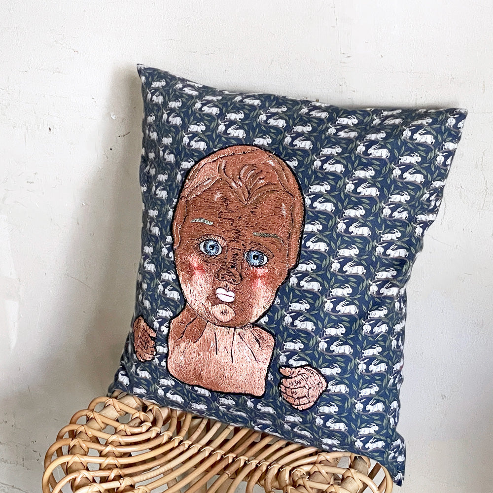 【自由が丘店】ママカロン ma.macaron クッション babydoll うさぎ 横振り刺繍 45cm 刺繍作家 現代作家 買取させていただきました。