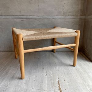 【学芸大学店】ワイスワイス WISE WISE チノ CHINO オットマン フットスツール BC-107 ペーパーコード × オーク材 オイルフィニッシュ 未使用保管品 ￥52,500- 買取させていただきました。