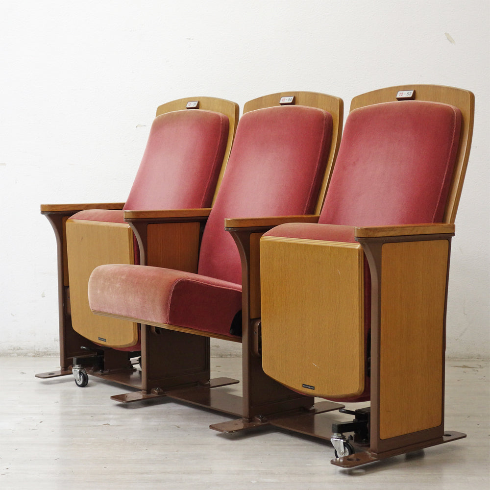 【祖師ヶ谷大蔵店】コトブキ KOTOBUKI シアターチェア ホールイス 劇場椅子 3連 モケット生地 レッド系 オーク材 フォールディング キャスター仕様 買取させていただきました。