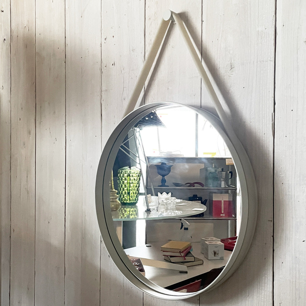 【自由が丘店】ヘイ HAY ストラップミラー STRAP MIRROR NO 2 ウォールミラー ライトグレー Φ50 壁掛け鏡 北欧家具 買取させていただきました。