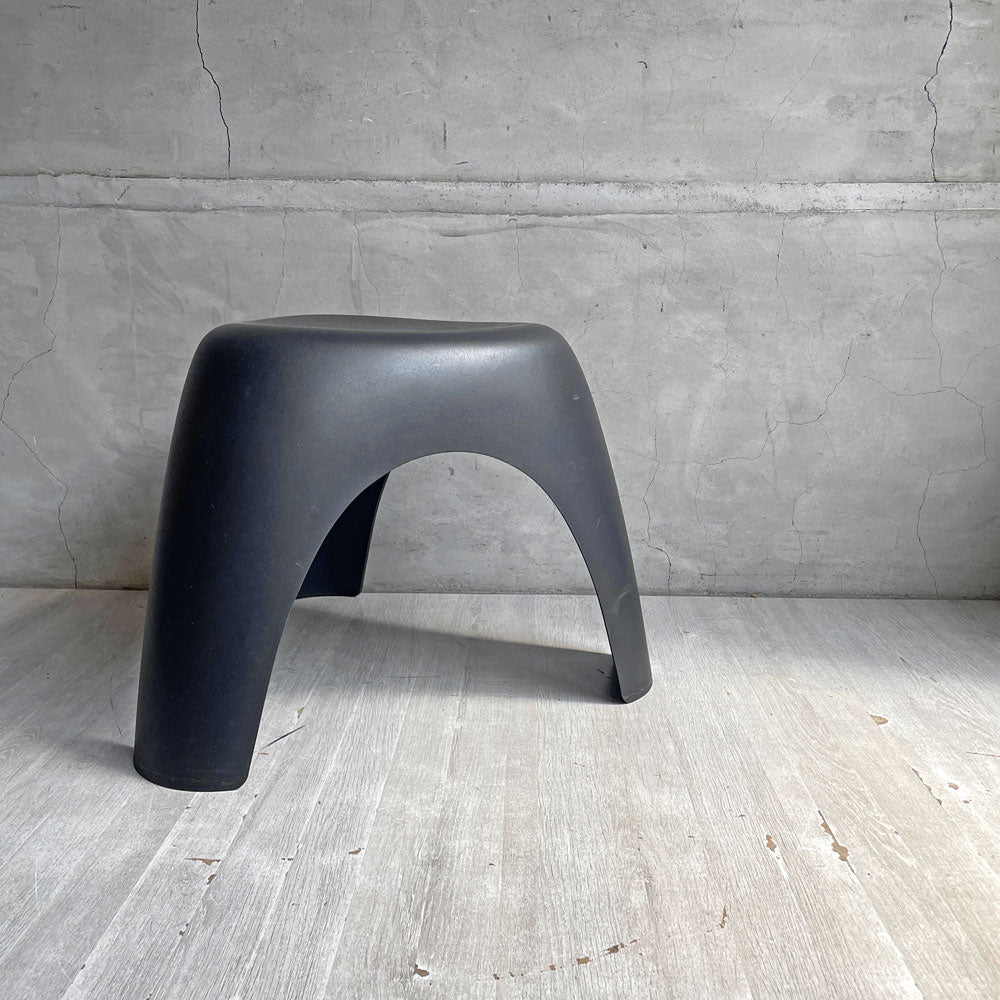 【学芸大学店】ヴィトラ Vitra エレファントスツール Elephant Stool ブラック 柳宗理 ミッドセンチュリー MoMAパーマネントコレクション 買取させていただきました。