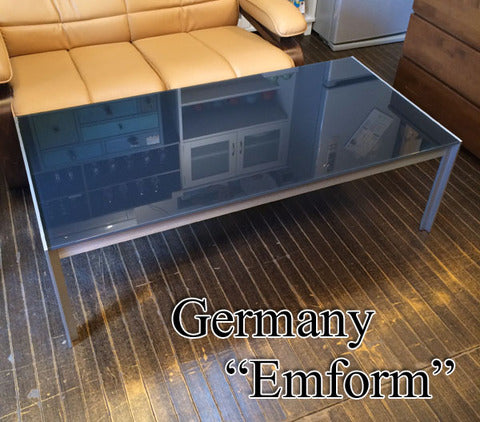 エムフォーム Emform ドイツ製　ガラストップ アルミ　ローテーブル ～ ドイツ生まれの高級テーブルが空間をクールに演出します♪ 【買取と販売とレンタルのお店】