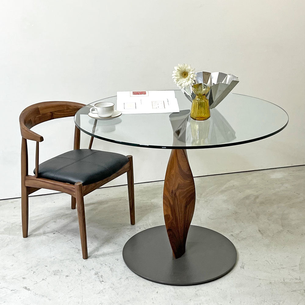 【祖師ヶ谷大蔵店】ポラダ porada スピン SPIN ダイニングテーブル ラウンド ウォールナット無垢材 ガラストップ 買取させていただきました。