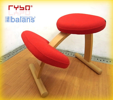 バランスチェアの元祖！ 伝統のノルディッククラフトマンシップを継承する Rybo （ リボ社 ） 『 balans EASY （ バランスイージー ） 』 可愛らしいレッドカラー 【買取＆販売＆レンタル】